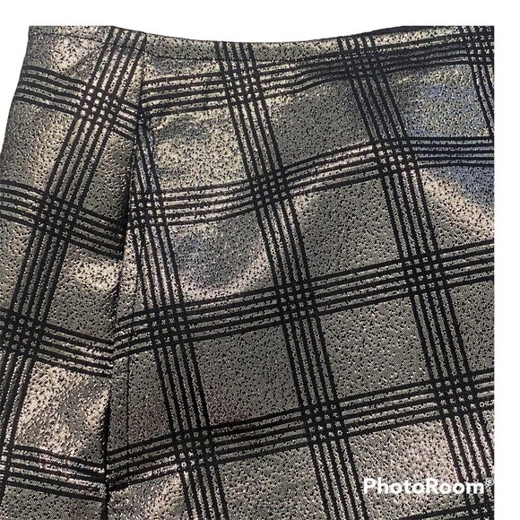 UO Blk/gold Metallic Mini W/ Pockets. Size Small. - Picture 2 of 5